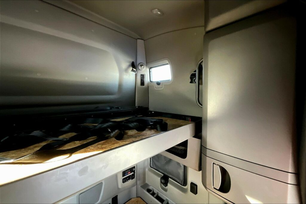 2022 INT LT625 6×4 Sleeper