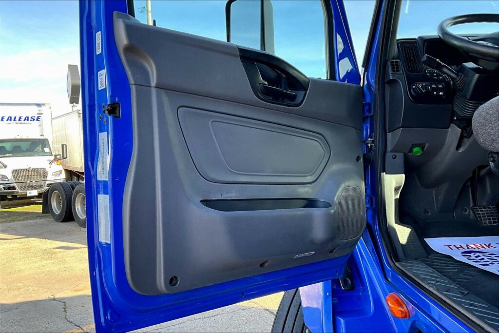 2022 INT LT625 6×4 Sleeper