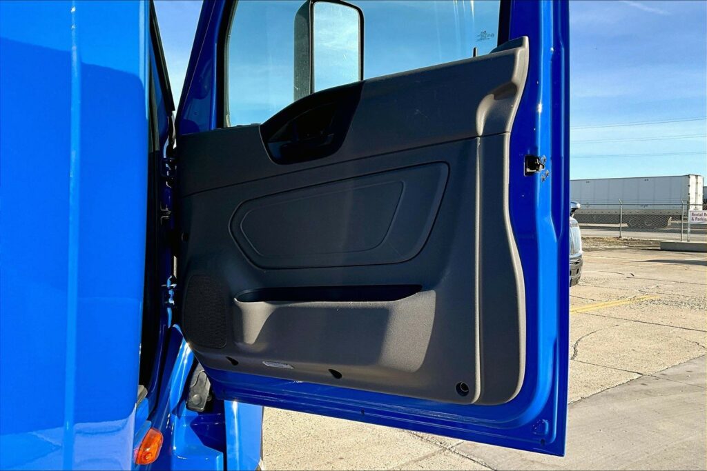 2022 INT LT625 6×4 Sleeper