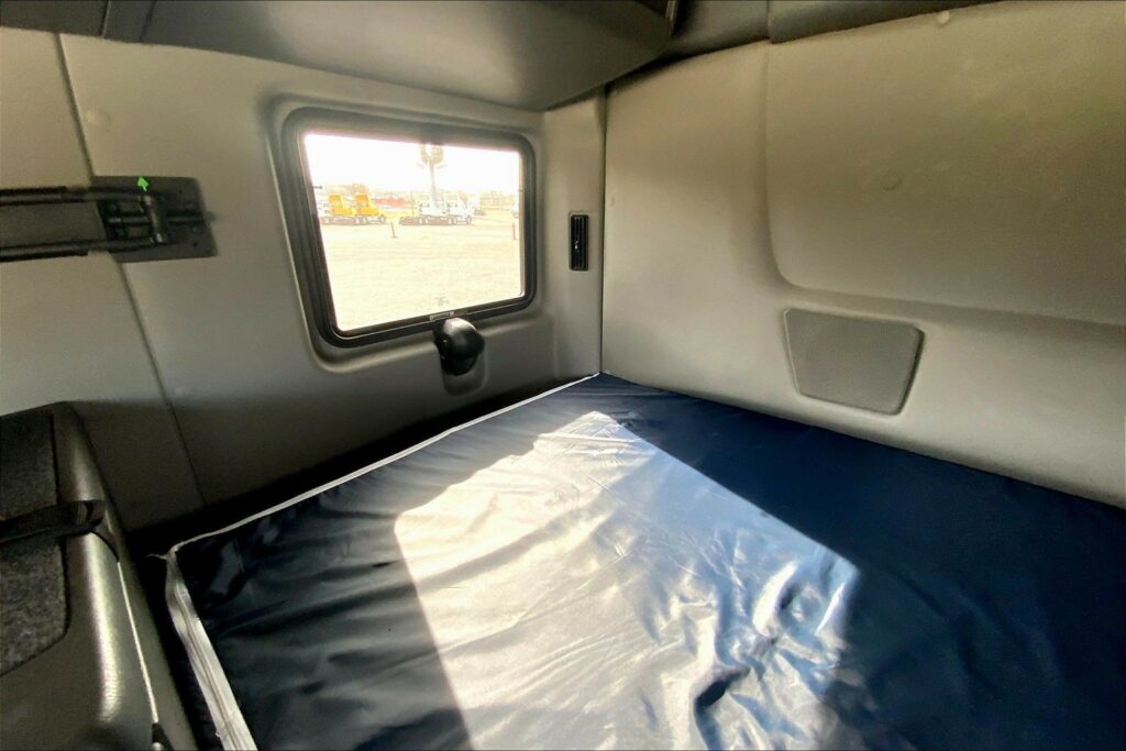 2023 INT LT625 6X4 Sleeper