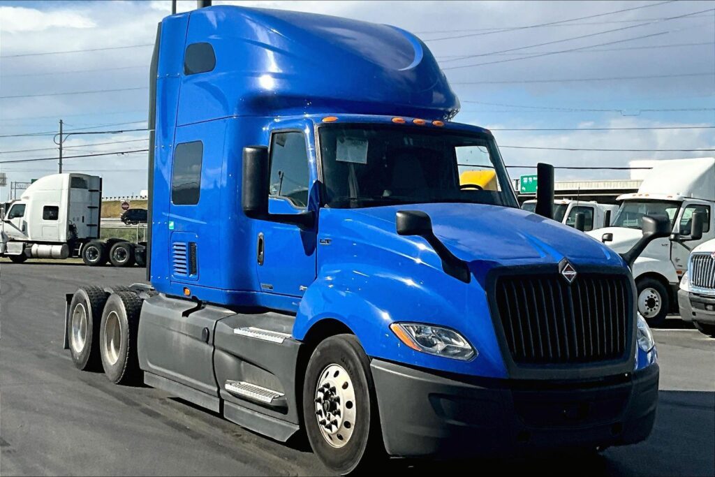2022 INT LT625 6×4 Sleeper
