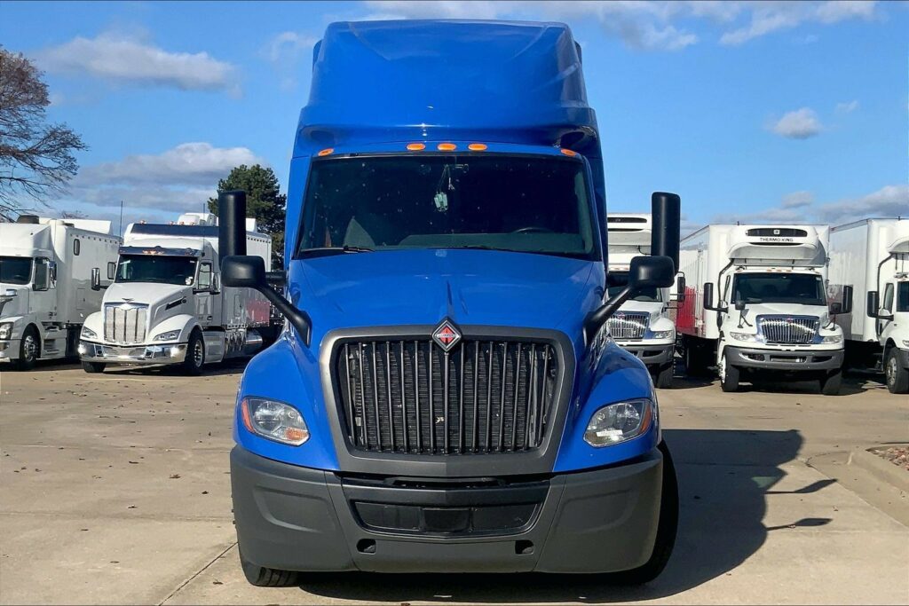 2022 INT LT625 6×4 Sleeper
