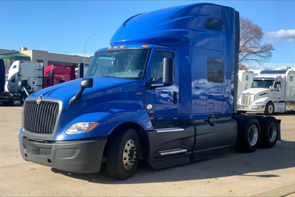 2022 INT LT625 6×4 Sleeper