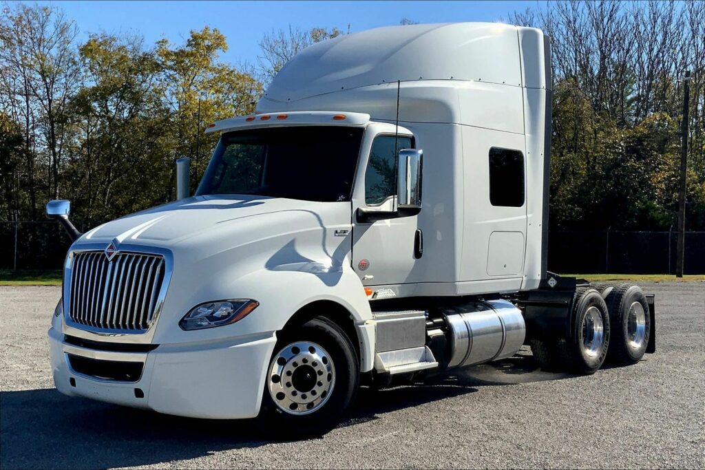 2023 INT LT625 6×4 Sleeper