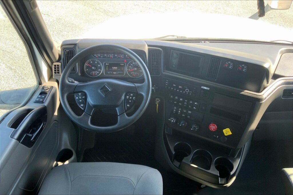 2023 INT LT625 6×4 Sleeper