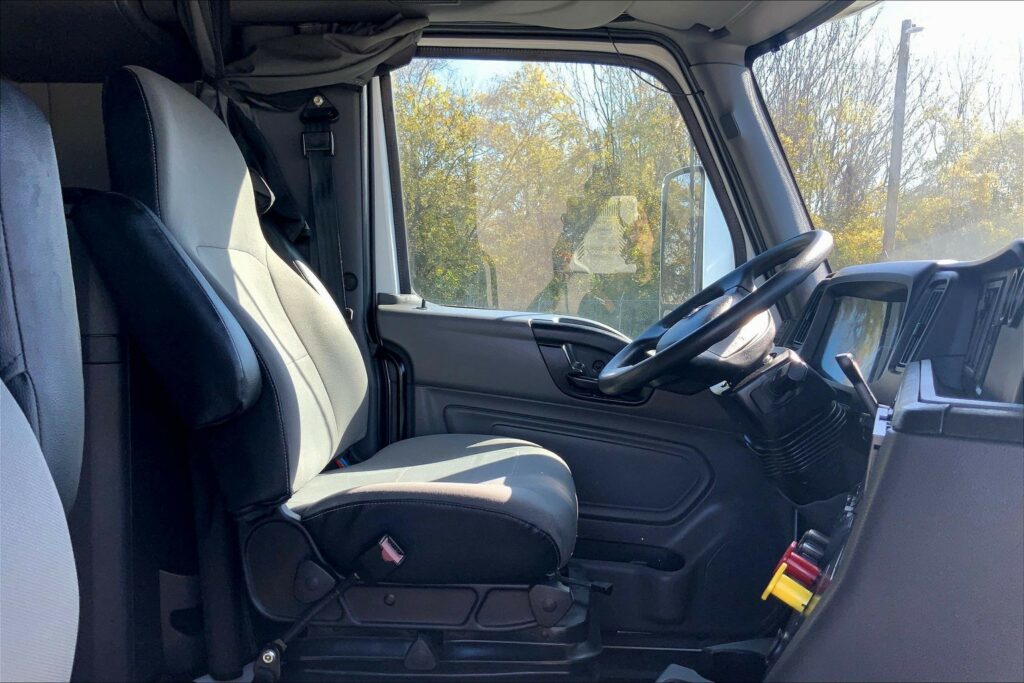 2023 INT LT625 6×4 Sleeper