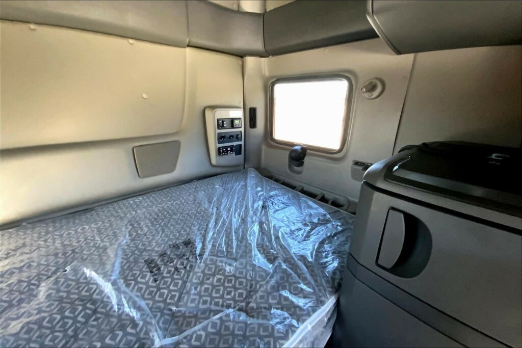 2023 INT LT625 6×4 Sleeper