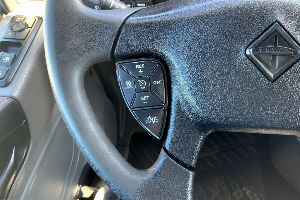 2023 INT LT625 6×4 Sleeper