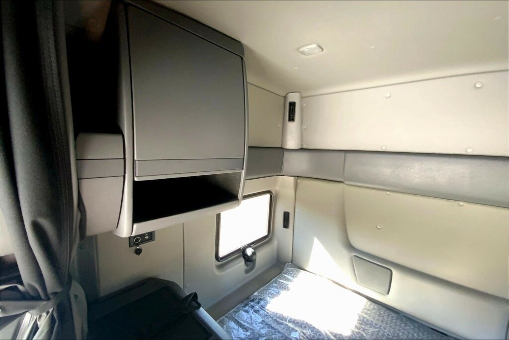 2023 INT LT625 6×4 Sleeper