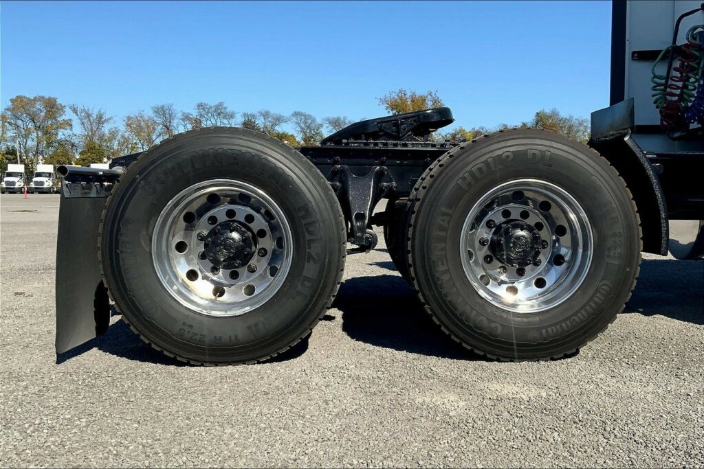 2023 INT LT625 6×4 Sleeper