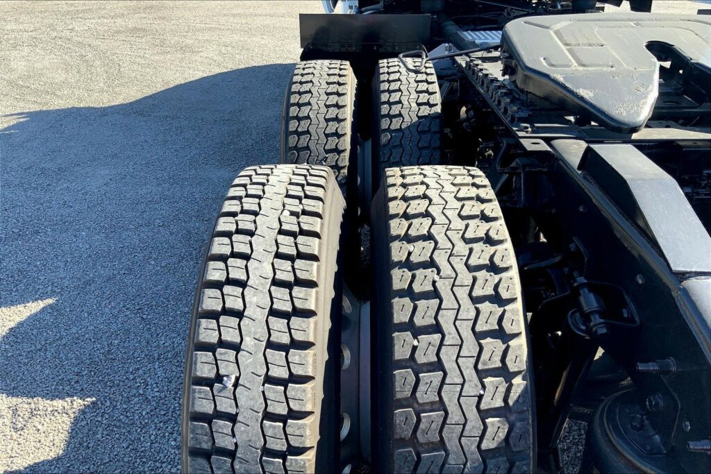 2023 INT LT625 6×4 Sleeper