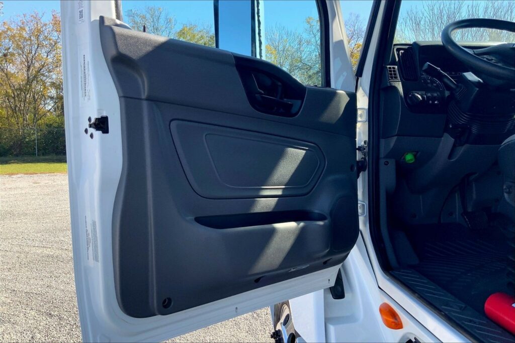 2023 INT LT625 6×4 Sleeper