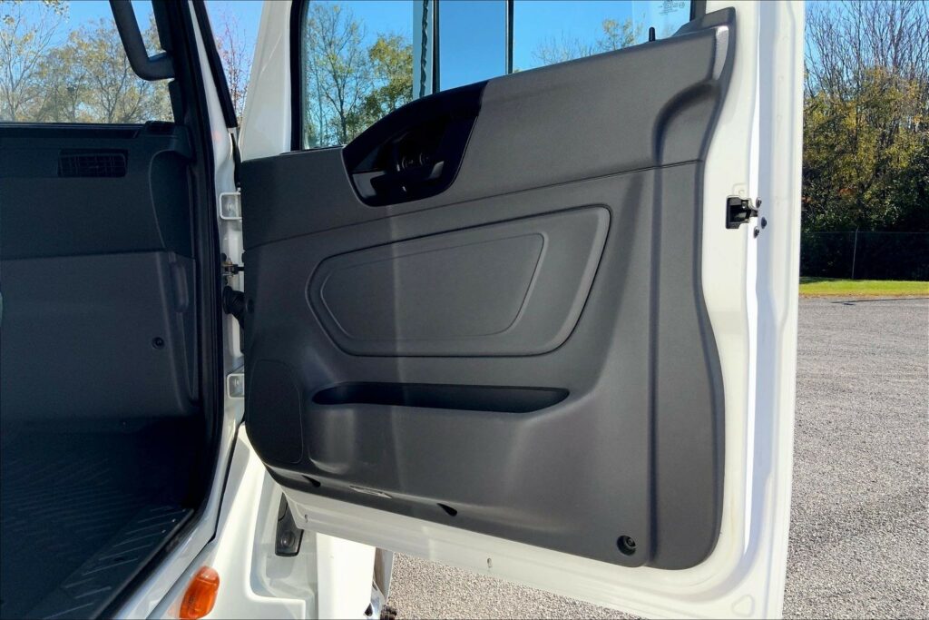 2023 INT LT625 6×4 Sleeper