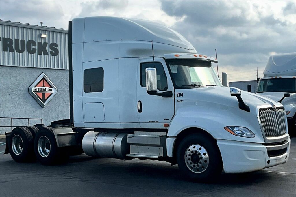 2022 INT LT625 6×4 Sleeper