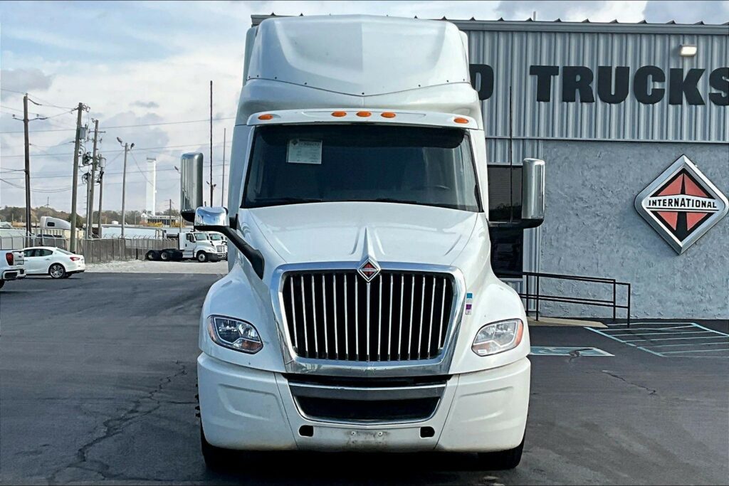 2022 INT LT625 6×4 Sleeper