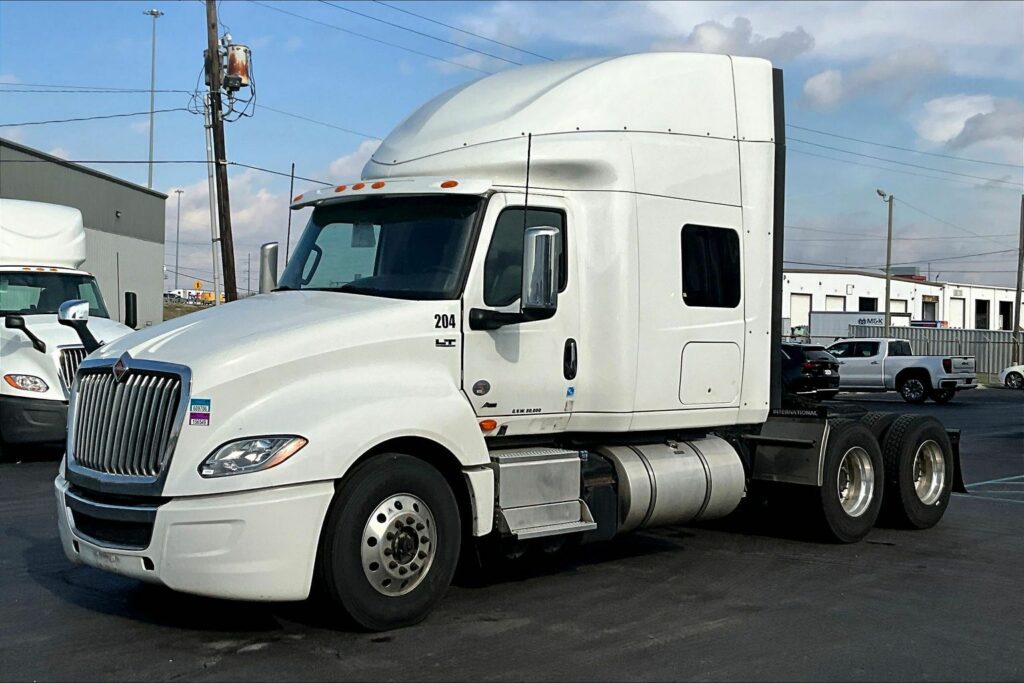 2022 INT LT625 6×4 Sleeper