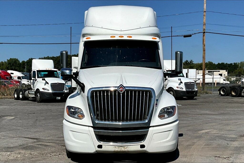 2022 INT LT625 6×4 Sleeper