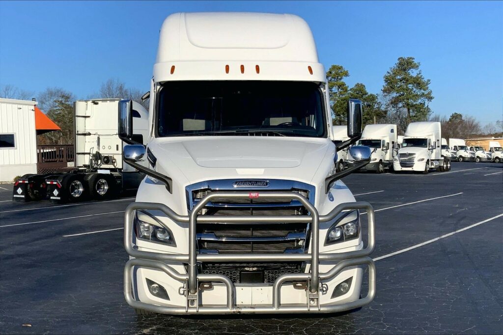2022 FRG CASCADIA Sleeper