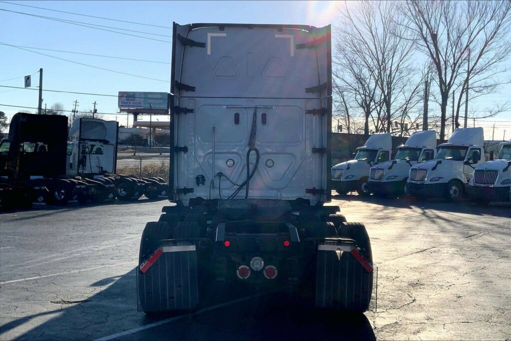 2022 FRG CASCADIA Sleeper