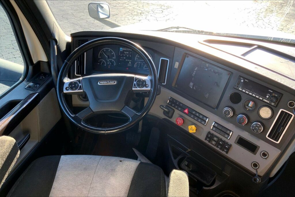 2022 FRG CASCADIA Sleeper