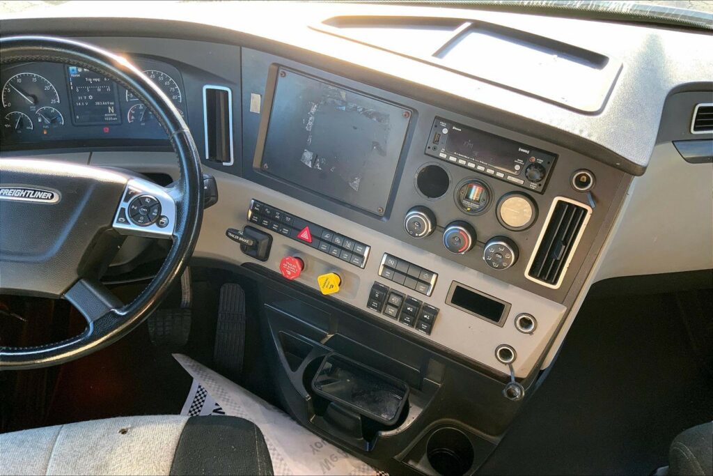 2022 FRG CASCADIA Sleeper