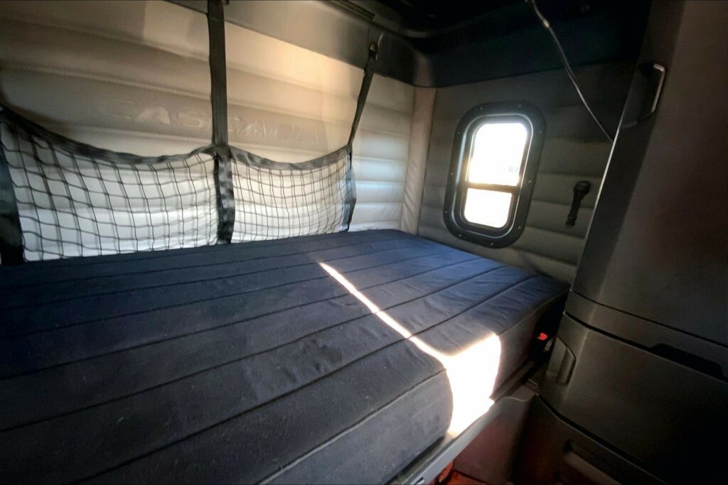 2022 FRG CASCADIA Sleeper