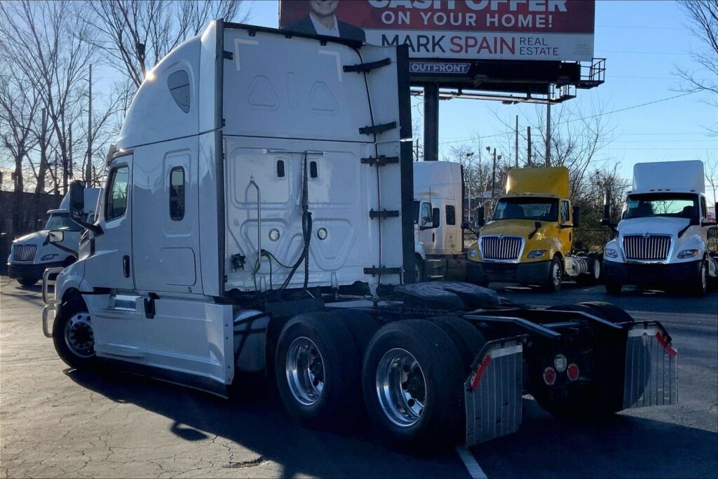 2022 FRG CASCADIA Sleeper