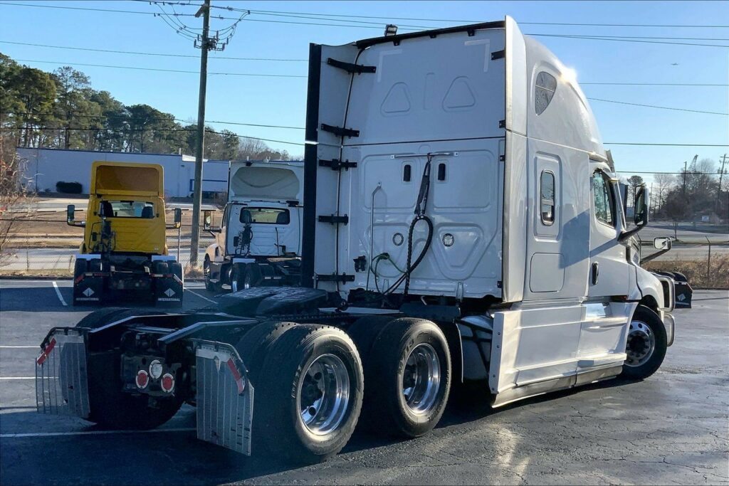 2022 FRG CASCADIA Sleeper