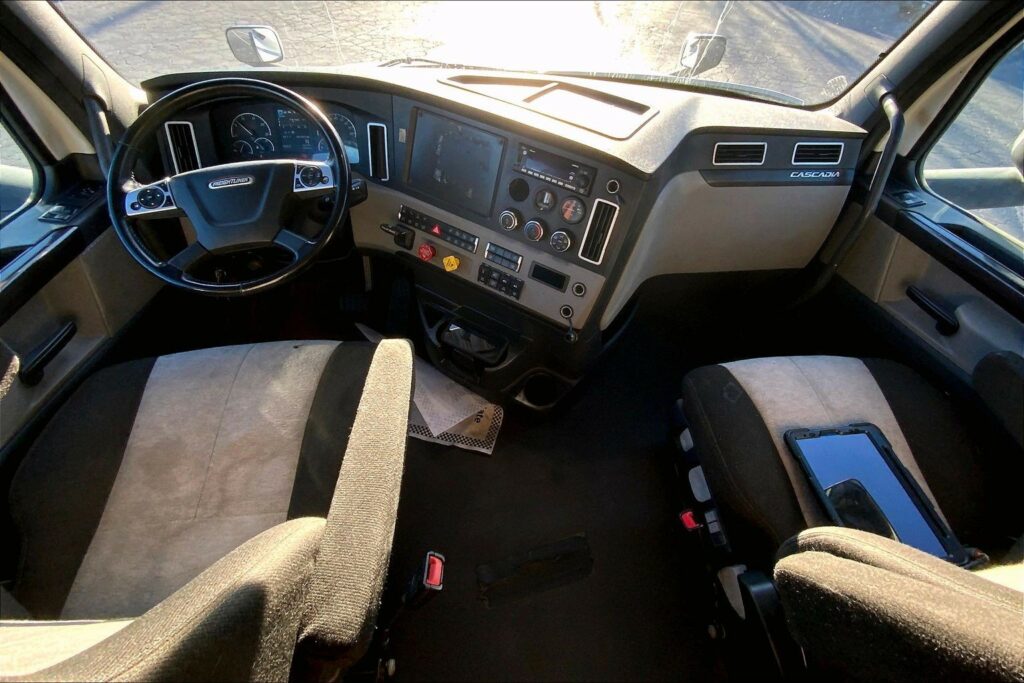 2022 FRG CASCADIA Sleeper