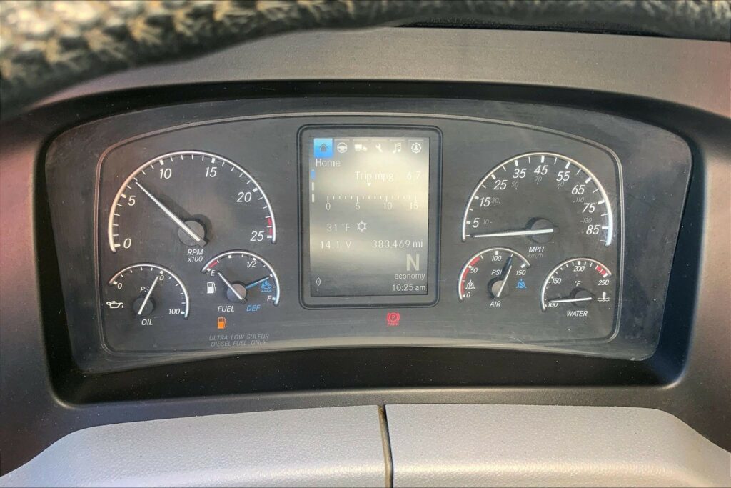 2022 FRG CASCADIA Sleeper