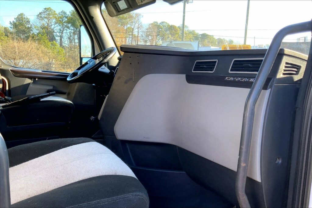 2022 FRG CASCADIA Sleeper