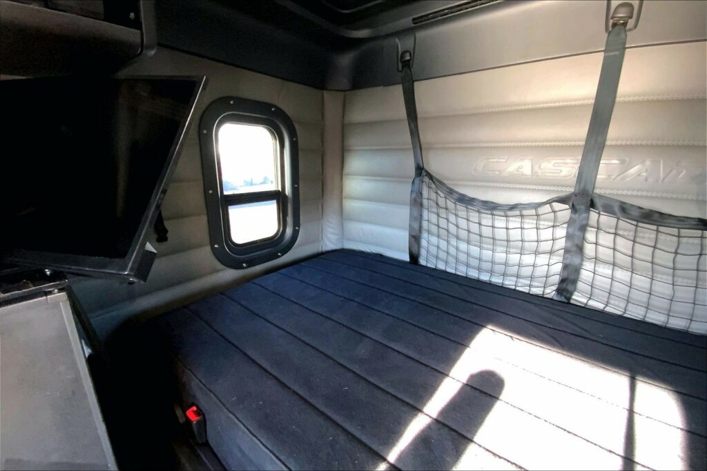 2022 FRG CASCADIA Sleeper