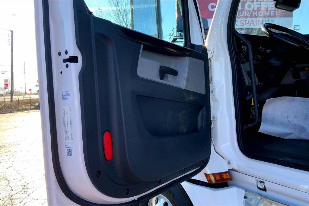 2022 FRG CASCADIA Sleeper