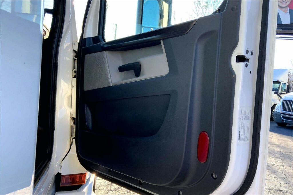 2022 FRG CASCADIA Sleeper