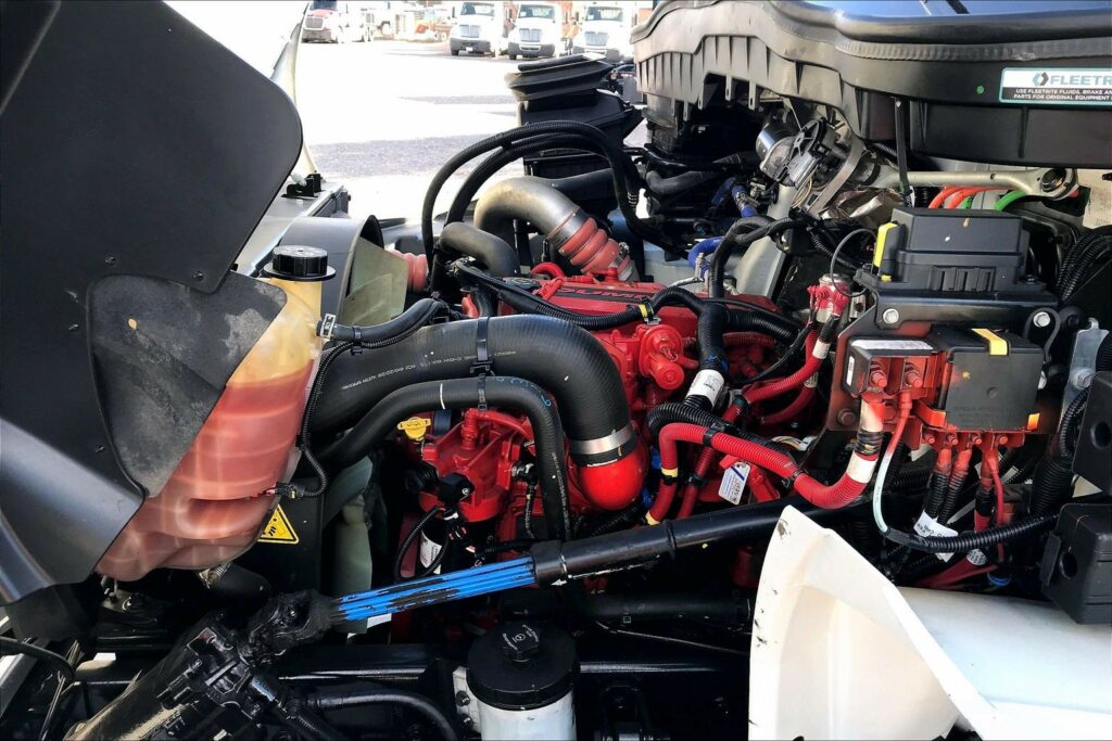 2021 CUM MV607 Medium Conventional