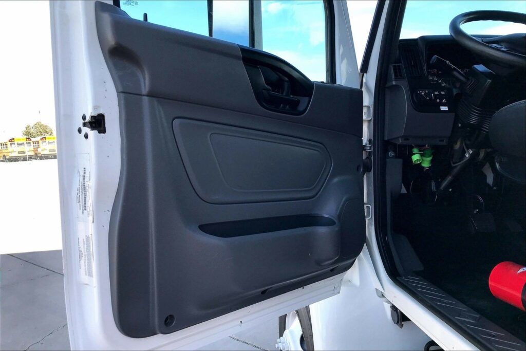 2021 CUM MV607 Medium Conventional