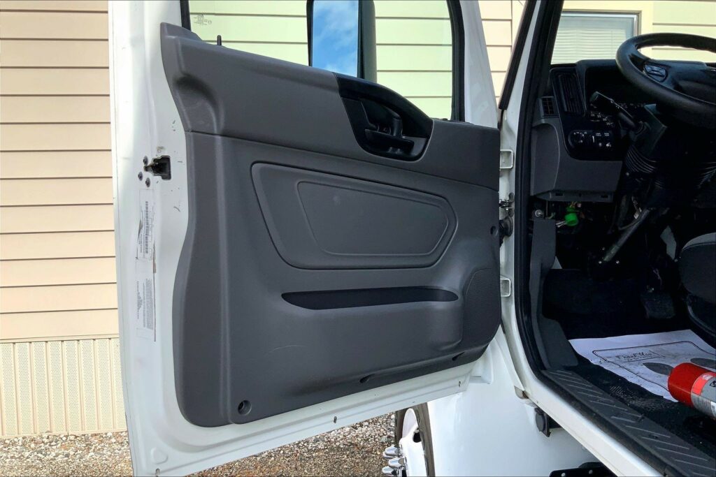 2021 CUM MV607 Medium Conventional