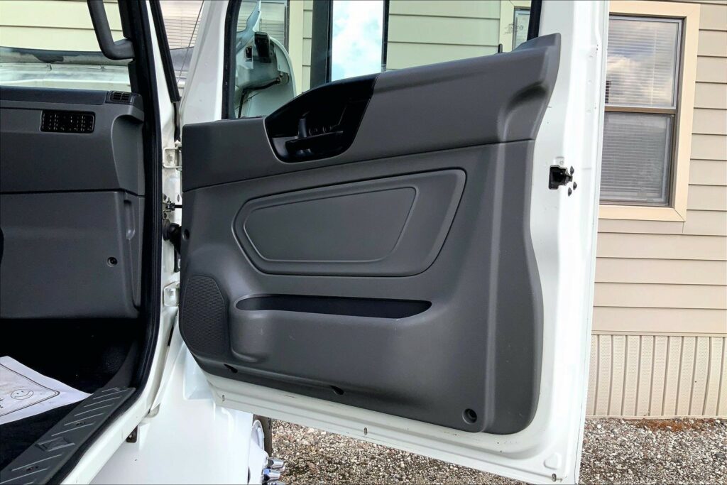 2021 CUM MV607 Medium Conventional