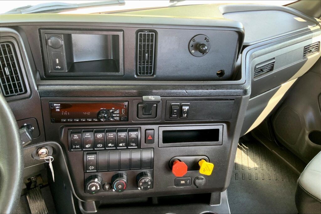 2019 INT LT625 6×4 Day Cab