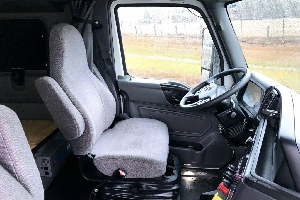 2022 CUM LT625 6×4 Sleeper