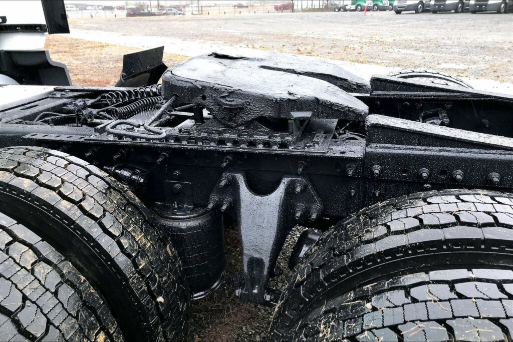 2022 CUM LT625 6×4 Sleeper