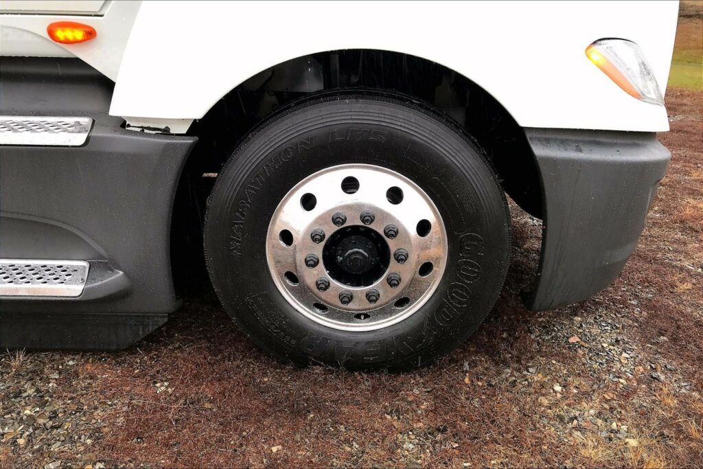 2022 CUM LT625 6×4 Sleeper