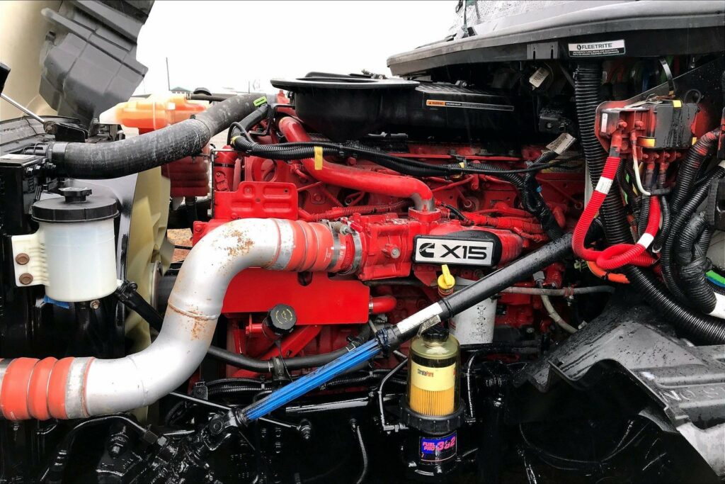 2022 CUM LT625 6×4 Sleeper