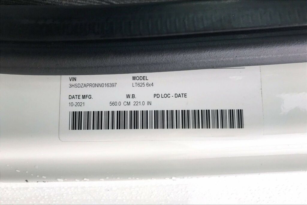 2022 CUM LT625 6×4 Sleeper