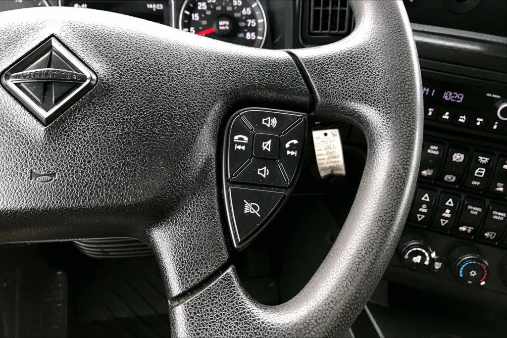 2022 CUM LT625 6×4 Sleeper