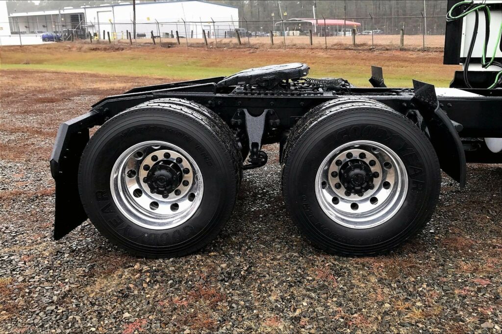 2022 CUM LT625 6×4 Sleeper