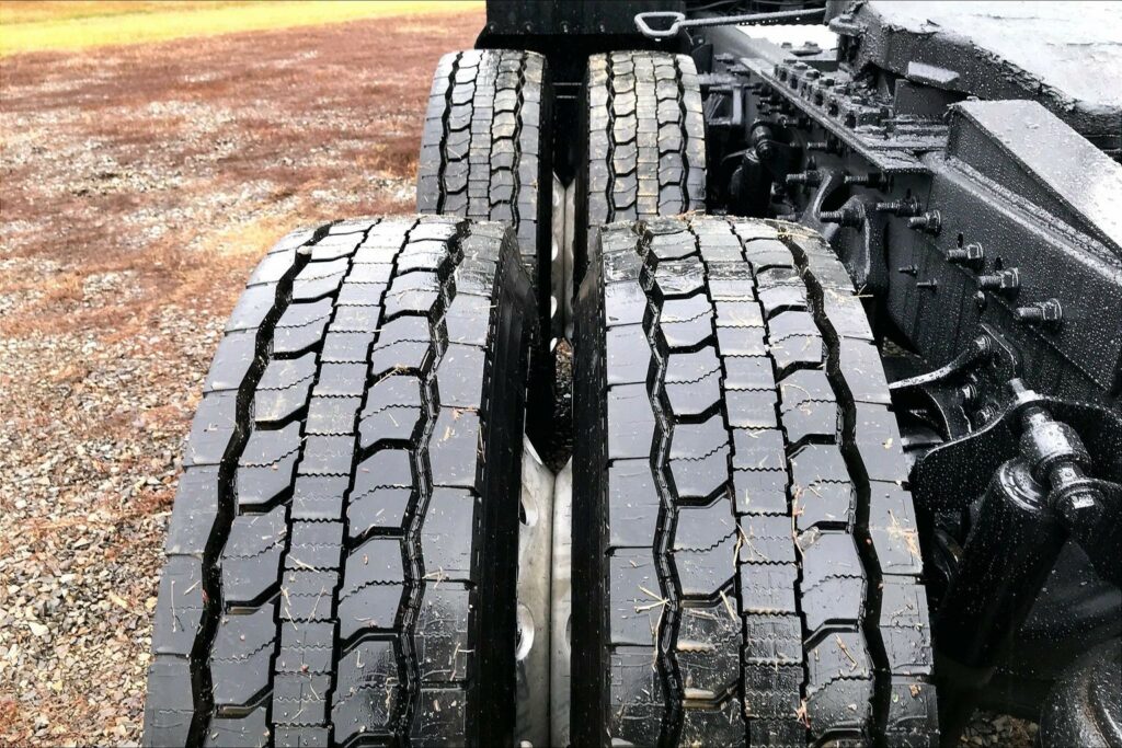 2022 CUM LT625 6×4 Sleeper