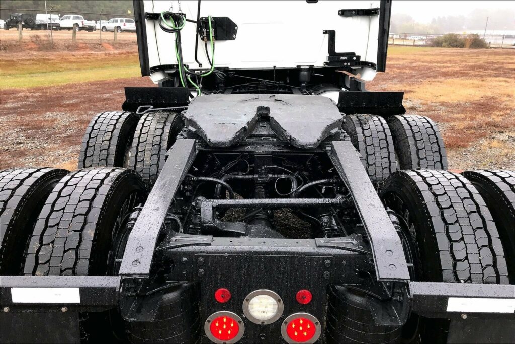 2022 CUM LT625 6×4 Sleeper