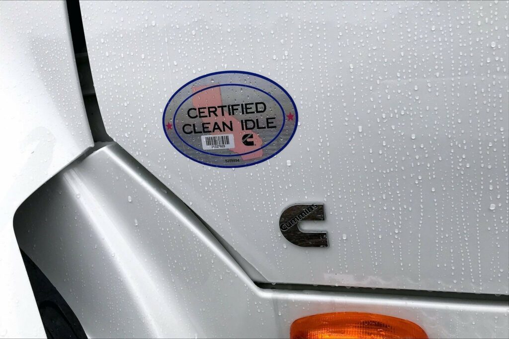 2022 CUM LT625 6×4 Sleeper