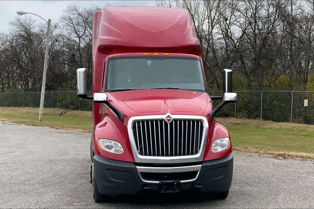 2022 CUM LT625 6×4 Sleeper